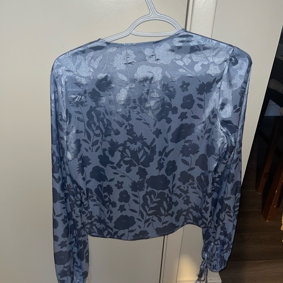 Blue Urban outfitters Long Sleeve - Picture 3 of 3